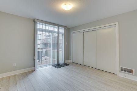 For Lease - 2104 Meadowgate Boulevard, London South, Ontario - Photo 5