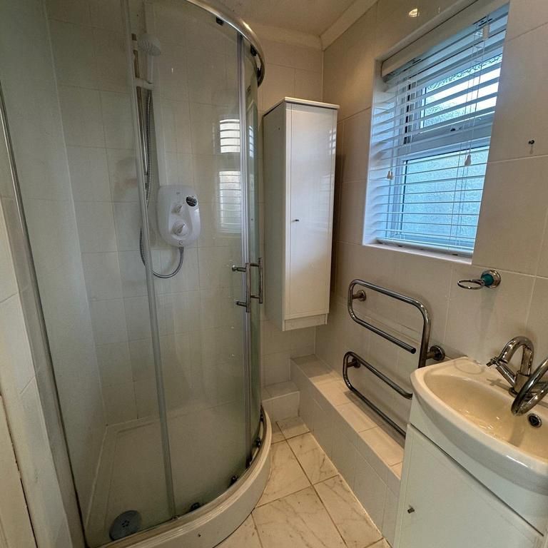 1 bedroom semi-detached bungalow to rent - Photo 1