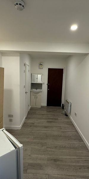 Studio Flat, Perivale Greenford Ealing, UB6 - Photo 1