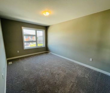 For Lease - 942 Robert Ferrie Drive, Kitchener, Ontario - Photo 5