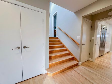 Spacious Family Home With Hot Tub, Fire Pit & Finished Basement In St. Andrews Heights! - Photo 5