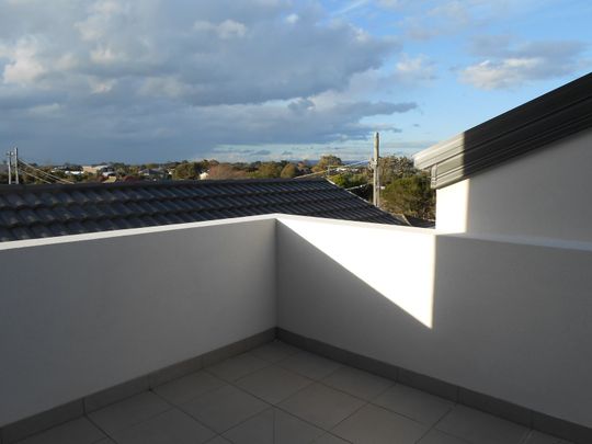 Modern and moments to Carrum Beach and Station! - Photo 1