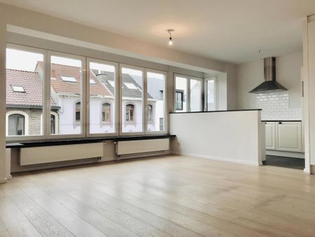 Centraal gelegen modern appartement met 2 ruime slaapkamers, terras en garage - Foto 5