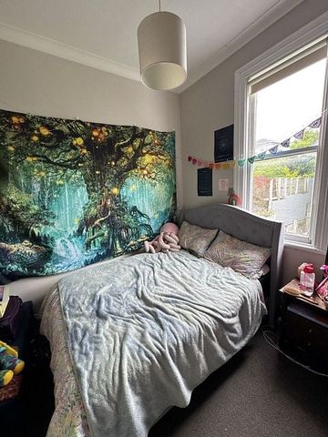 Charming 6BR Newtown Home w/ Courtyard - Photo 3