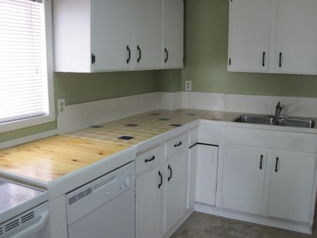 1255 RAE 3 BEDROOMS - Photo 3