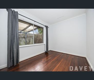 33 Gwenyfred Road, Kensington, WA 6151 - Photo 6