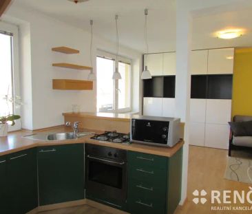 Pronájem nadstandardního částečně vybaveného mezonetového bytu 2+kk... - Photo 6