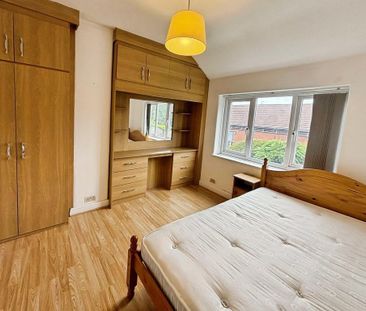 4 bedroom semi-detached house to rent - Photo 1