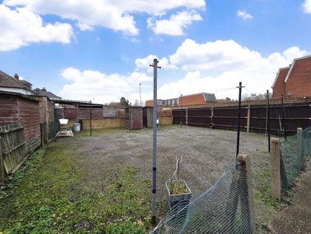 3 bedroom detached house to rent - Photo 2