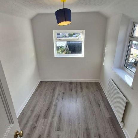 Neath Road, Neath, SA11 - Photo 1