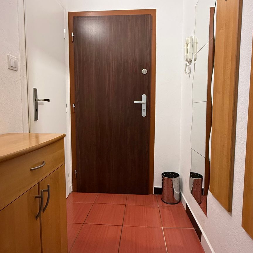 Ponúkam na prenájom kompletne zrekonštruovanú garsónku vo výbornej lokalite. - Photo 1