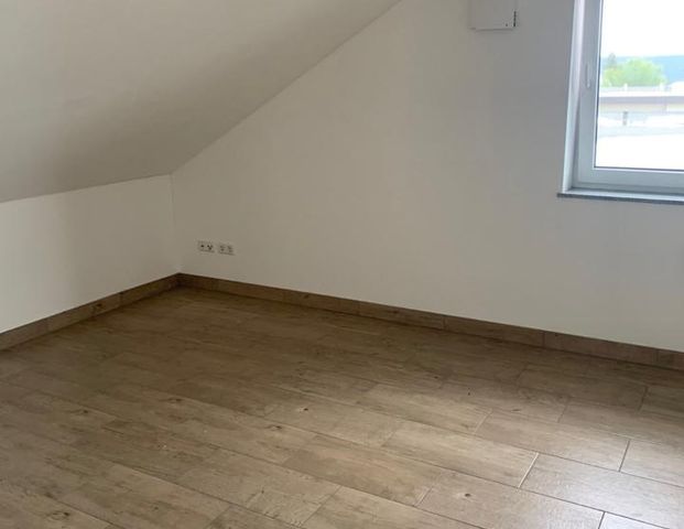 Helle 3-Zimmer Dachgeschoss Wohnung mit offener Wohnküche inkl. EBK - Foto 1