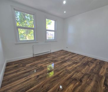 4 Bed Terraced House, Pulleyns Avenue, E6 - Photo 3