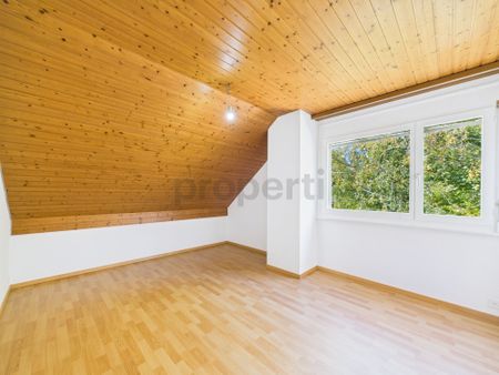 Maison jumelée rénovée de 5.5 pièces avec jardin, véranda et grand salon cadre familial calme à Le Mont-sur-Lausanne - Foto 5