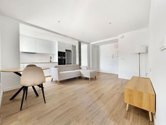 Alquiler de piso en Alameda de Capuchinos - Photo 1