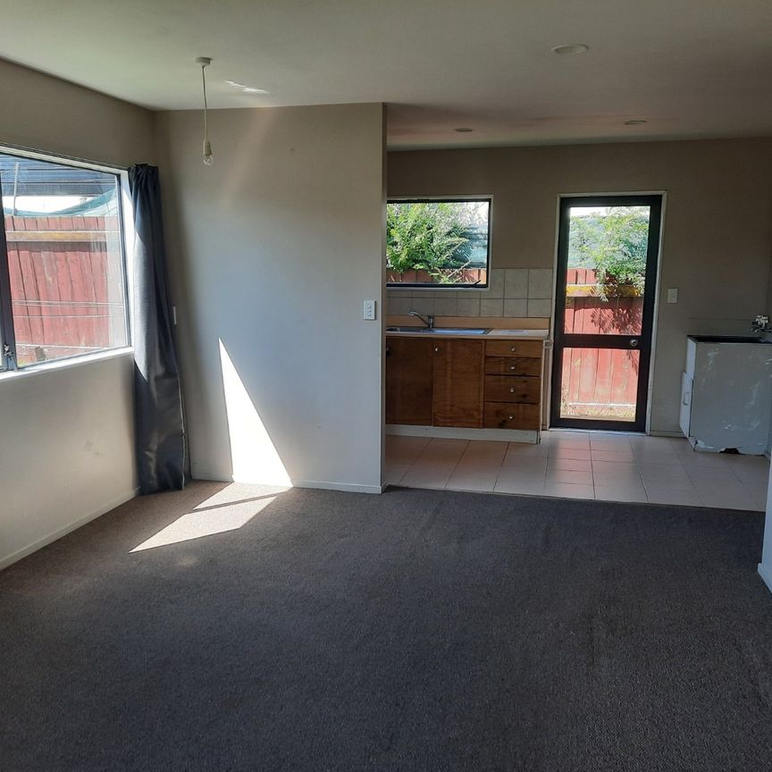 Two weeks rent free - Three Bedroom Home - Photo 1