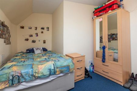 3 bedroom apartment to rent - Photo 4