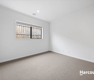 Modern Living in This Spacious Five-Bedroom Home - Photo 6