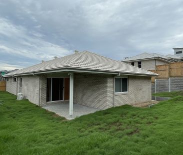 Spacious Family Home in Collingwood Park - Photo 6