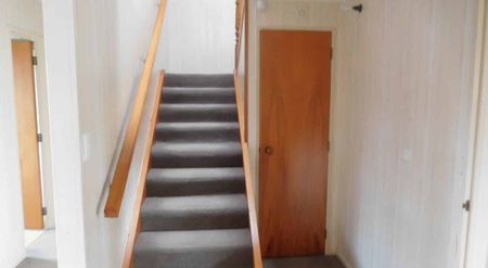 Handy & Quiet location - Photo 5