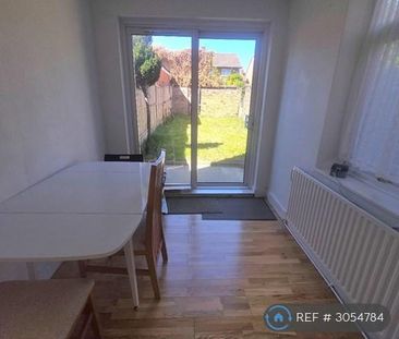 4 bedroom terraced house to rent - Photo 3
