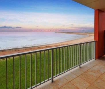 TOP FLOOR 1x1 - Ocean View + Fully Furnished Unit! - Photo 1