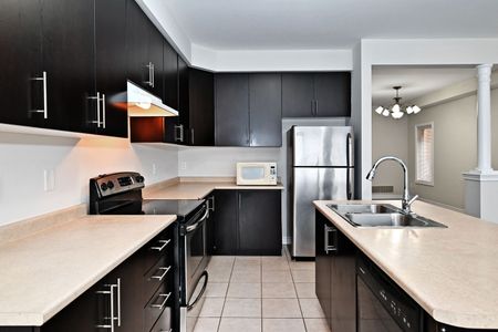 For Lease - 110 Southdown Avenue, Vaughan, Ontario - Photo 3