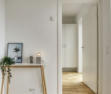 Lys bolig med to værelser, egen altan og indbyggede skabe. Perfekt ... - Photo 3