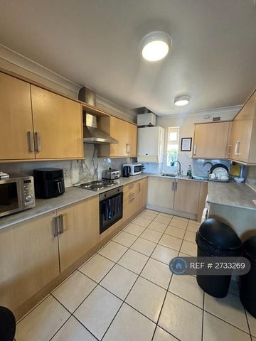 1 bedroom in a house share to rent - Photo 5