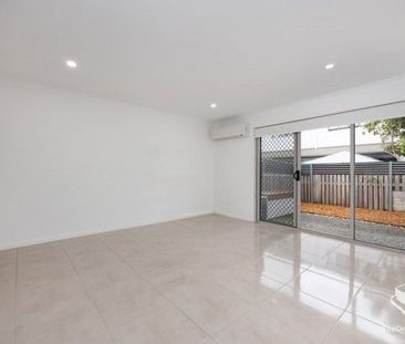 Modern 3 Bedroom Townhouse Available From 21/04/2026 - Photo 1