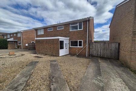 3 bedroom semi-detached house to rent - Photo 5