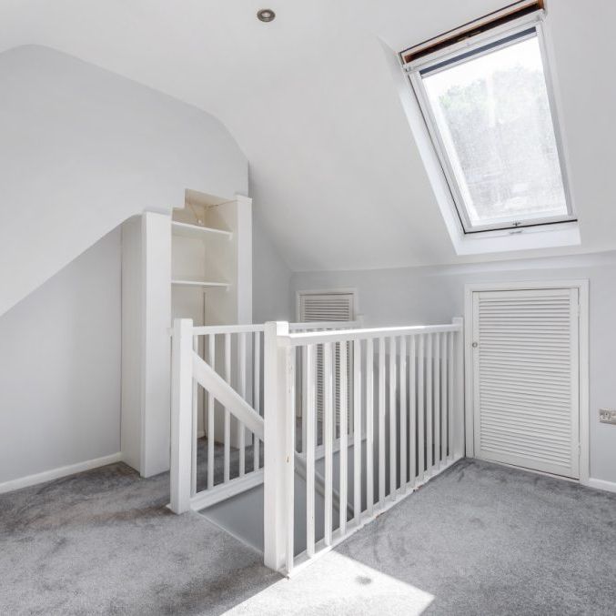 2 Bedroom House - St. Johns Street, Winchester - Photo 1