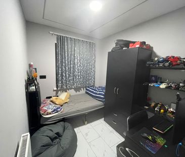 Room in a Shared House, Pinner View, HA1 - Photo 2
