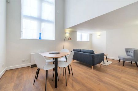 1 bedroom house in Holborn - Photo 2