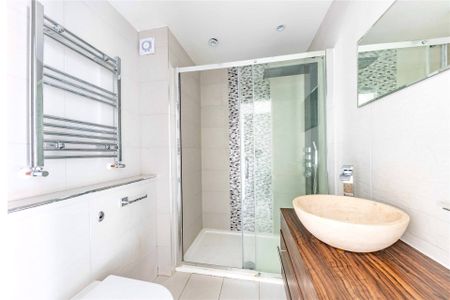 1 bedroom Flat in George Street, Reading - Photo 4