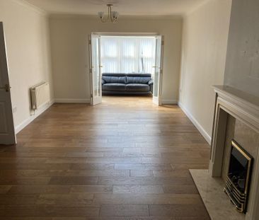 3 bedroom end of terrace house to rent - Photo 1