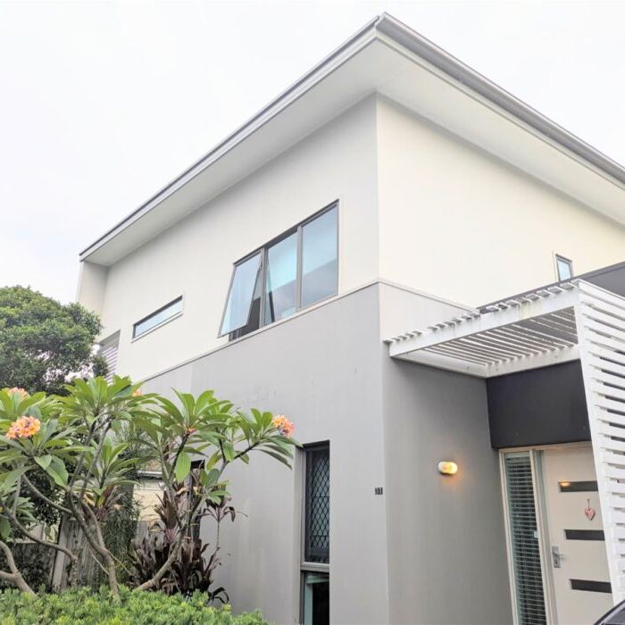 LARGE MODERN TOWNHOME IN PARK HILL ESTATE - MURARRIE - Photo 1