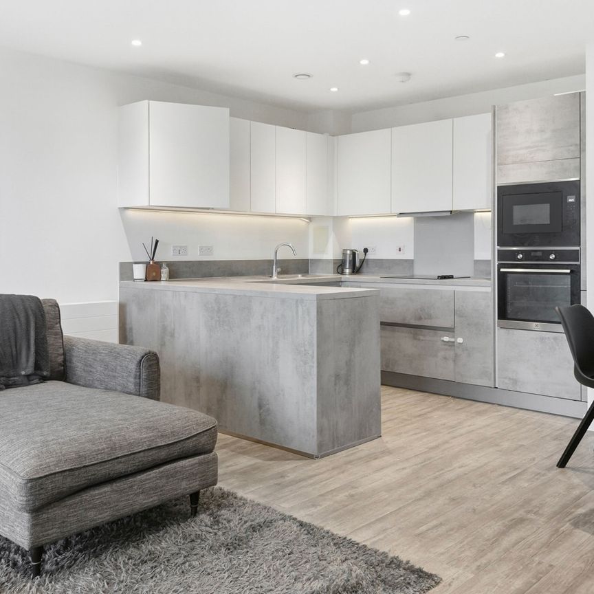 2 Bed Flat, Ensign House, IG11 - Photo 1