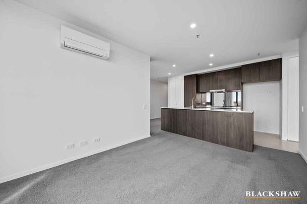 "HIGH SOCIETY" - Photo 1