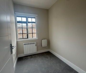 3 bedroom apartment to rent - Photo 3