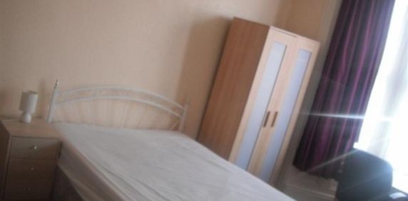 One bed flat - Regent Road Harborne - Ideal for Students - Photo 2