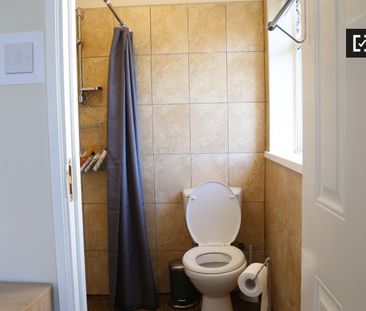 Twin bedroom in 5-bedroom apartment in Clondalkin, Dublin - Photo 1