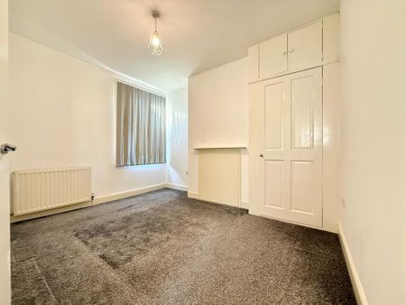 2 bedroom maisonette to rent - Photo 2