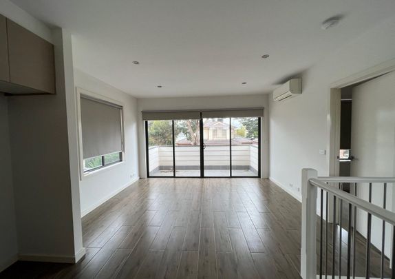 Cosy and Bright 3-Bedroom Home in Pascoe Vale - Photo 1