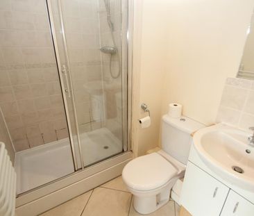 Kings Road, Woking - 2 bedrooms Property for lettings - Seymours - Photo 4