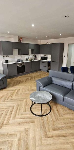 Bright Double Room in Stylish Modern 4-Bed Flat Share – Central Location Double Room 1 - Photo 1