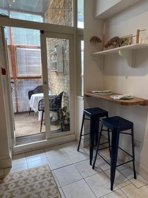 Studio Flat, Charleville Road, W14 - Photo 1