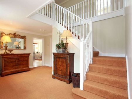 A spectacular family home in a sought-after semi rural location. - Photo 5