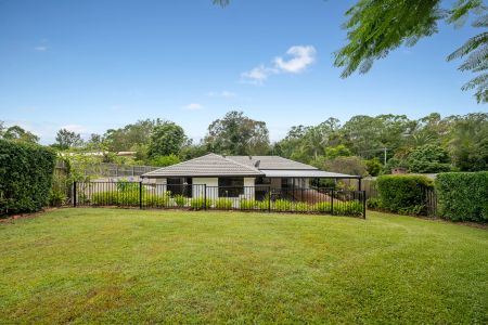 Village Charm, Space and Everyday Convenience - Photo 5