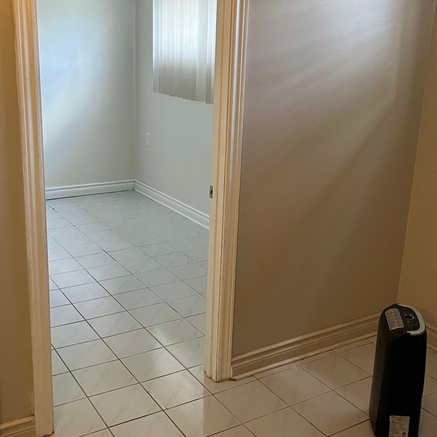 For Lease - 40 Deevale Road Unit# Lower, Toronto, Ontario - Photo 1